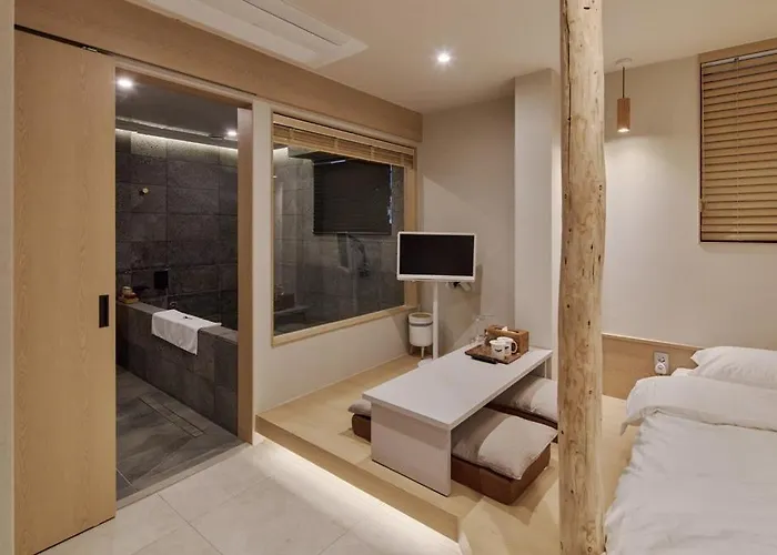 Whalero Gimpo Airport Guest house 4*