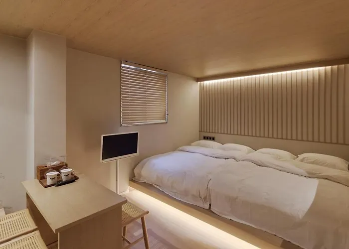 Whalero Gimpo Airport Guest house 4*