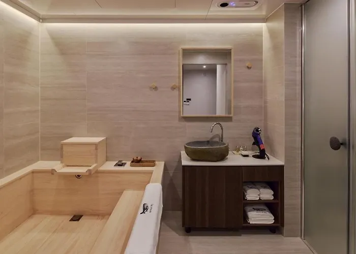 Whalero Gimpo Airport Guest house 4*