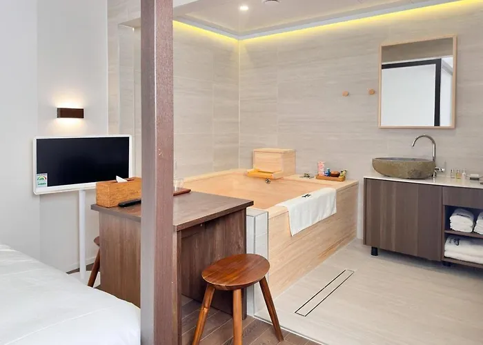 Whalero Gimpo Airport Guest house 4*