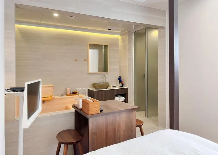 Whalero Gimpo Airport Guest house 4*
