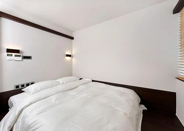 Whalero Gimpo Airport Seoul