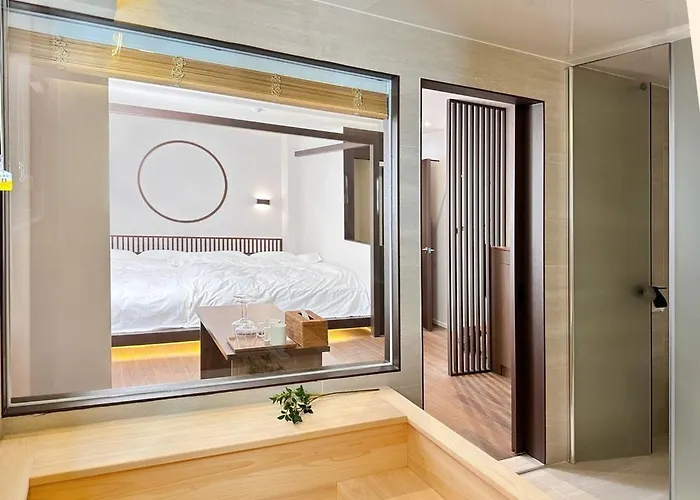 Whalero Gimpo Airport Guest house 4*