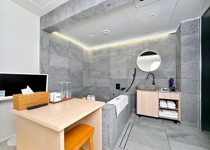 Whalero Gimpo Airport Guest house